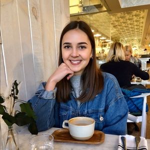 Meet your Posher, Claudia